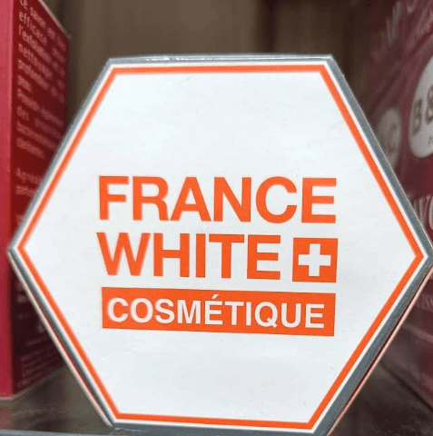 France + White Stretch-Marks Scrubbing Lightening Soap